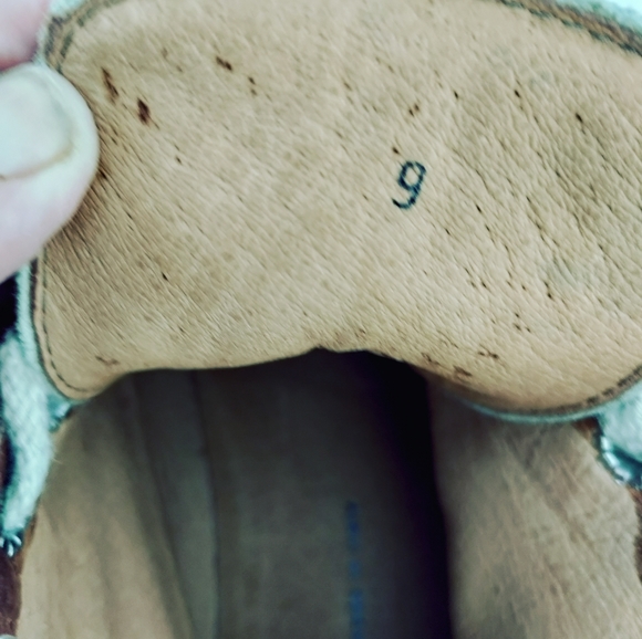 Men's Calvin Klein ankle boots. Never worn, size 9. - Picture 4 of 7